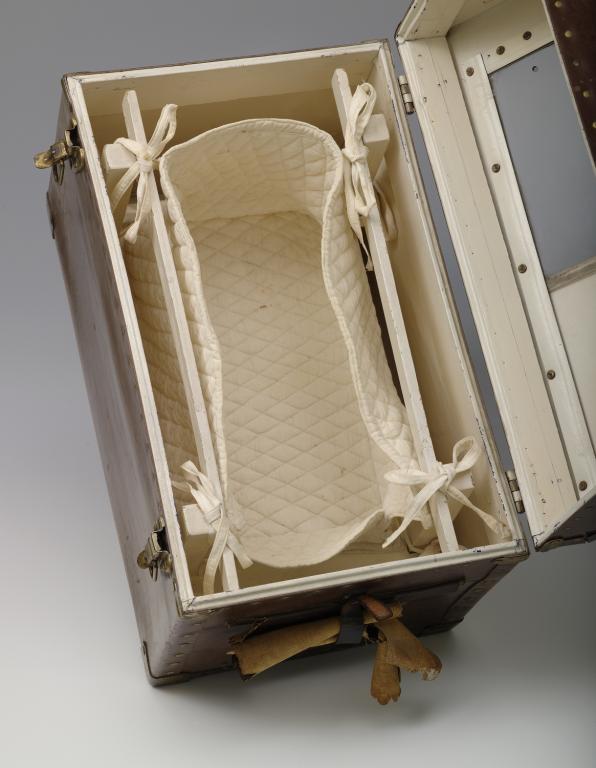 Instrument médical : couveuse de transport pour nouveau-nés
