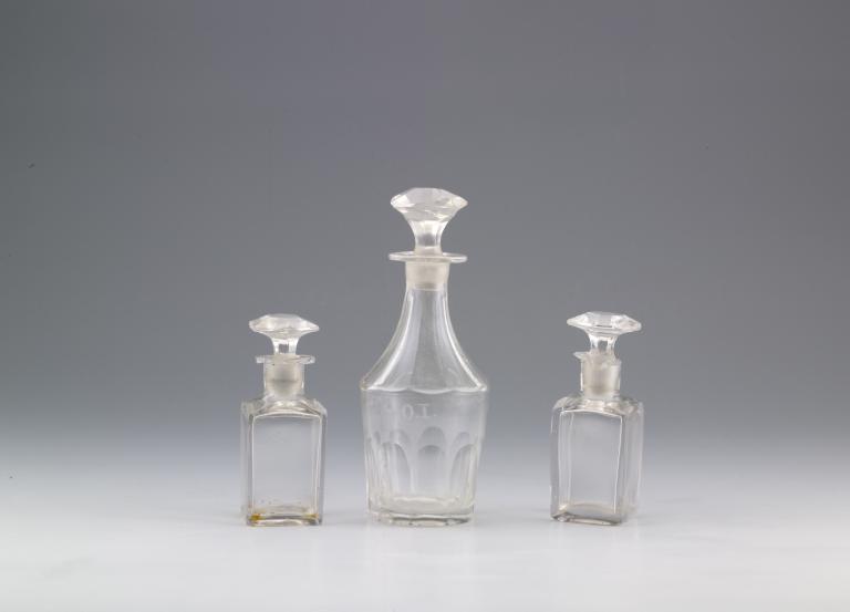 Coffret aux saintes huiles, 3 ampoules aux saintes huiles