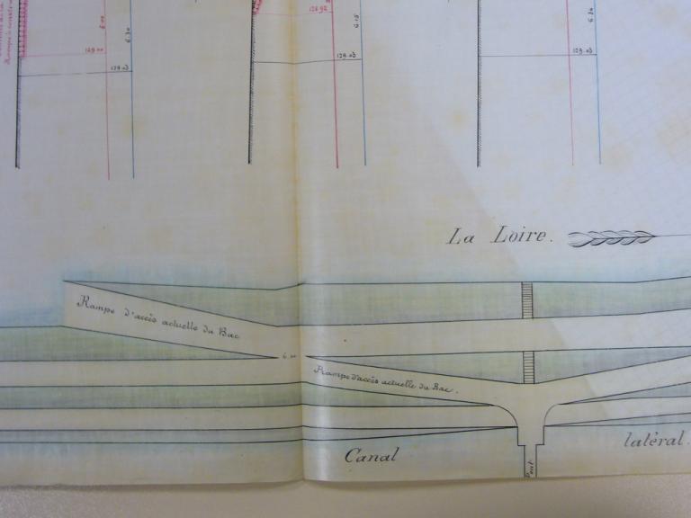 Rampe d'accès du bac de Briare au 19 juillet 1877 (il y a un projet d'une autre cale à construire plus en aval), par l'ingénieur ordinaire Jouffray. (archives départementales du Loiret, Liasse 30938).
