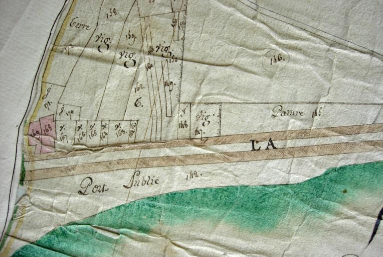Extrait du cadastre napoléonien, 1809. Détail sur le port de Saint-Père (partie située en amont de l'emplacement du pont suspendu construit en 1836). (archives départementales du Loiret, 3 P 297).