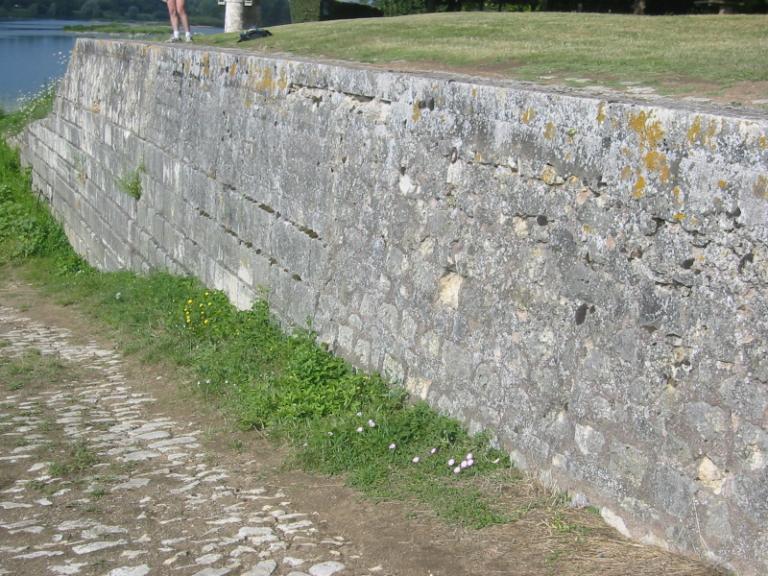 Vue générale du mur de soutènement.