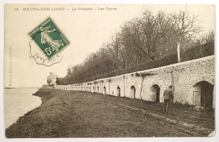 Les caves. Carte postale ancienne. (musée de la Batellerie, Conflans-Sainte-Honorine).