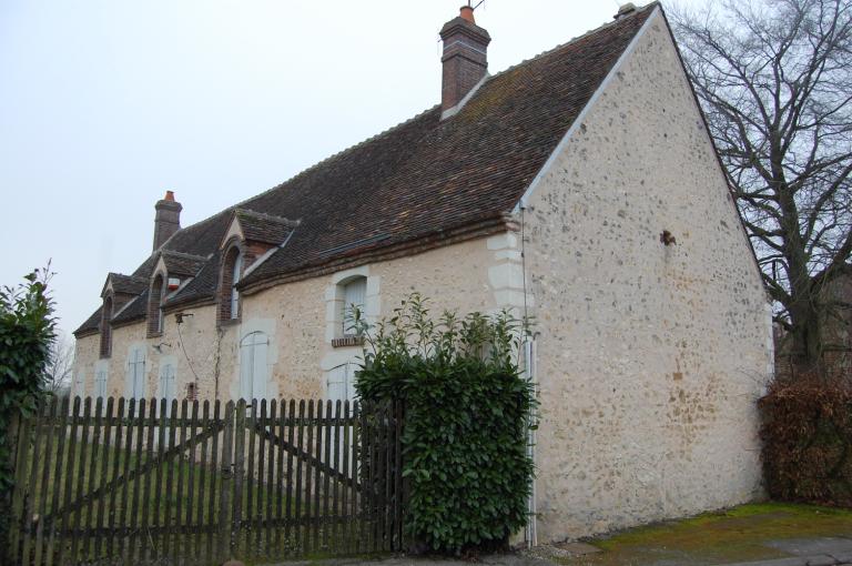 Bourg, ferme de type "bloc à terre" (non étudiée).