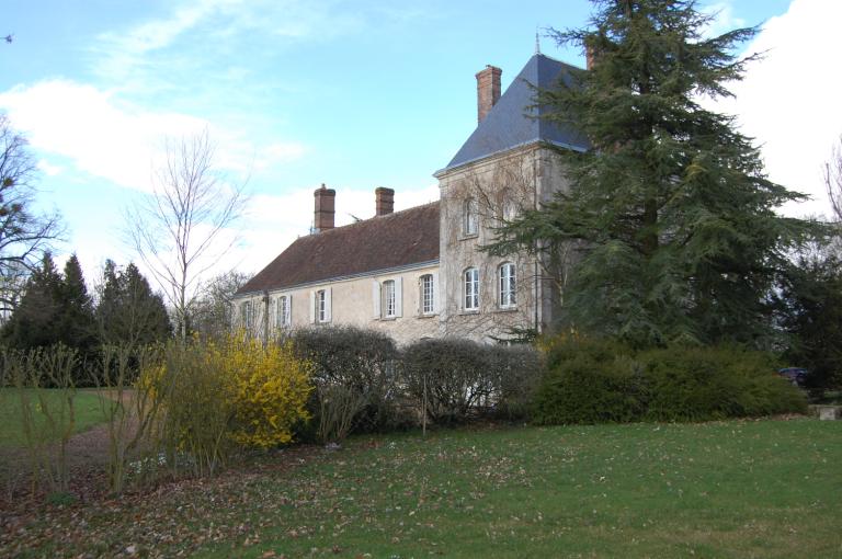 Bourg, maison de maître dite 'la Grande Maison'. ; Bourg, maison de maître dite 'La Grande Maison' (étudiée). ; Maison de maître, vue générale depuis le sud.