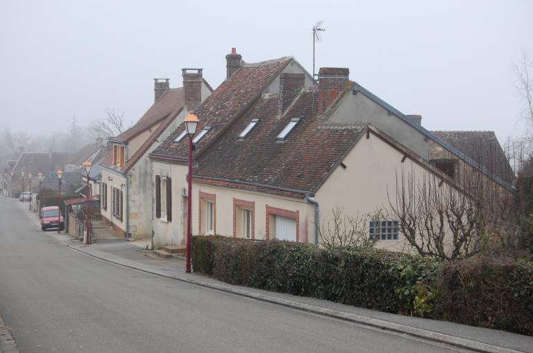 Partie sud-est du bourg, vue générale d'un alignement de maisons.