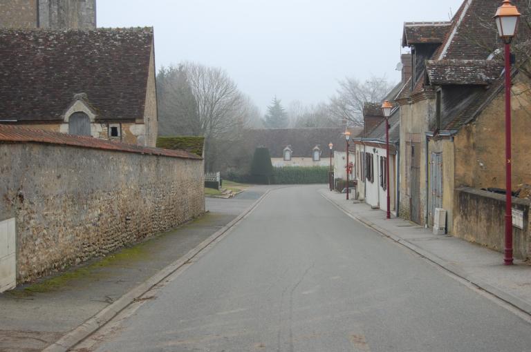 Partie centrale du bourg, vue générale de la rue de la Comtesse de Mons.