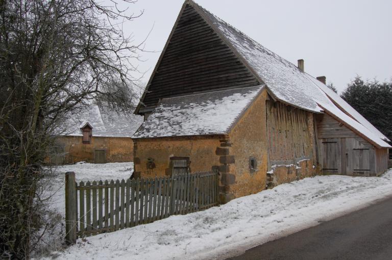 La Bachelotière, ferme à cour ouverte (étudiée). ; Vue générale depuis l'est.