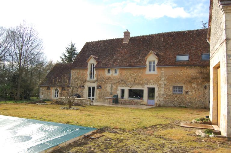 Aile ouest de l'ancienne ferme, vue générale depuis l'est.