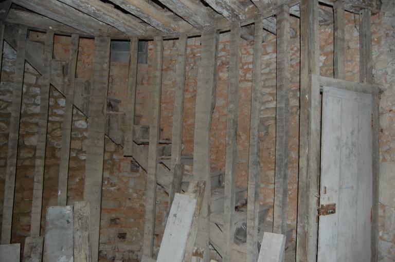 Colombier, intérieur, escalier d'accès aux étages.
