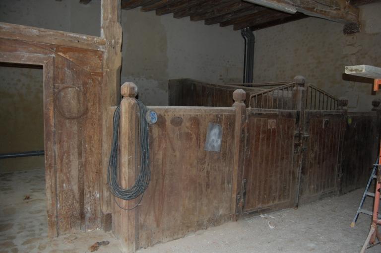 La jumenterie, intérieur, vue des stalles.