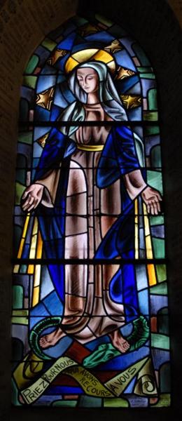 Verrière représentant la Vierge aux rayons