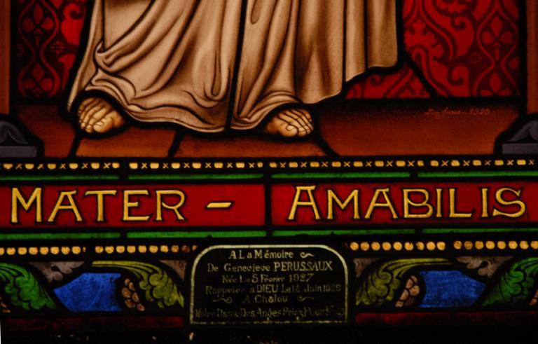 Verrière représentant la Vierge à l'Enfant