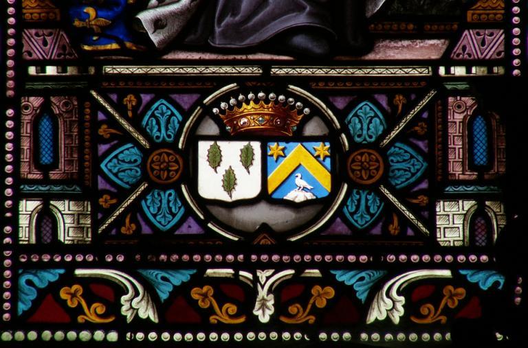 Verrière représentant une sainte reine et une sainte martyre