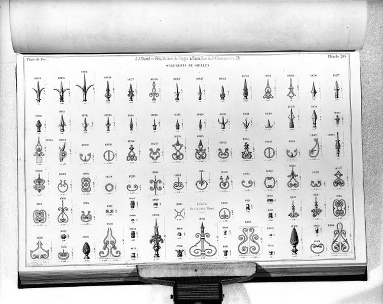 Planche 260 du catalogue de la fonderie d'art Ducel : ornements de grilles.