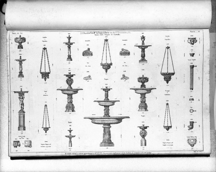 Planche 92 du catalogue de la fonderie d'art Ducel : tuyaux ornés, vasques et corbeilles.