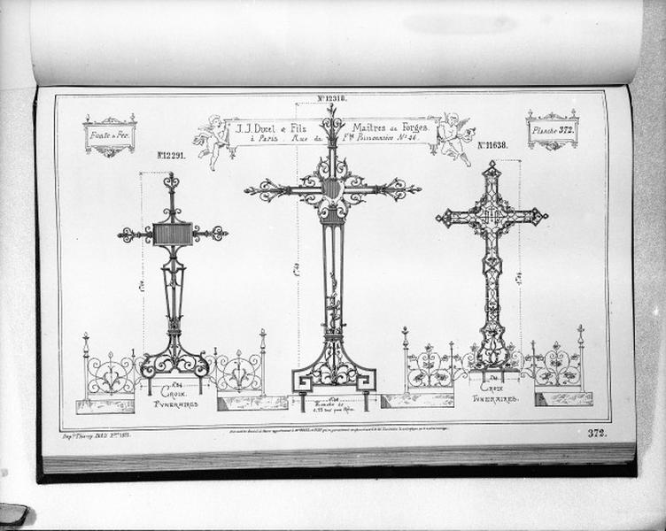 Planche 372 du catalogue de la fonderie d'art Ducel : croix funéraires.