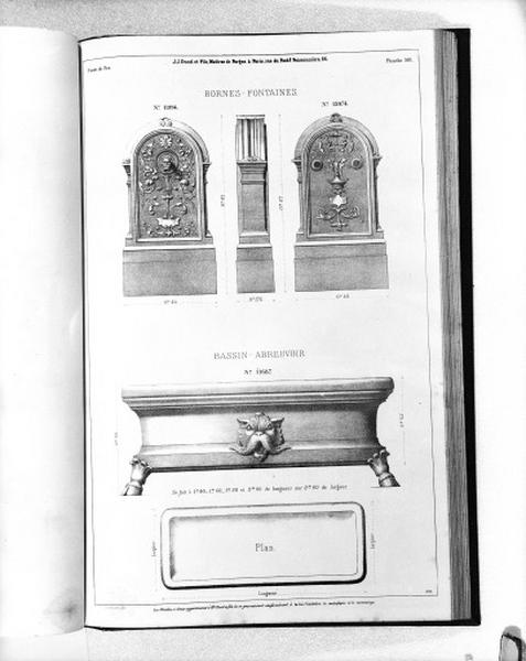 Planche 361 du catalogue de la fonderie d'art Ducel : bornes fontaines, bassin abreuvoir.