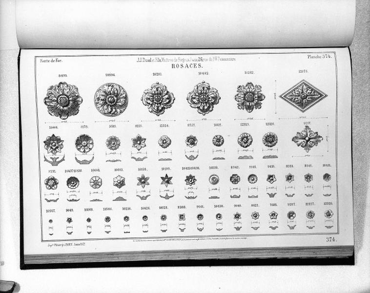 Planche 374 du catalogue de la fonderie d'art Ducel : rosaces.