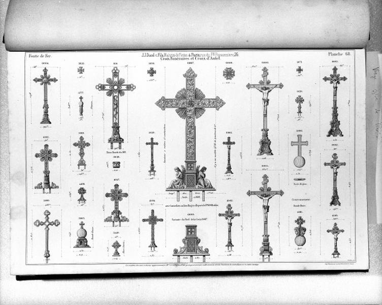 Planche 68 du catalogue de la fonderie d'art Ducel : croix funéraires et croix d'autel.