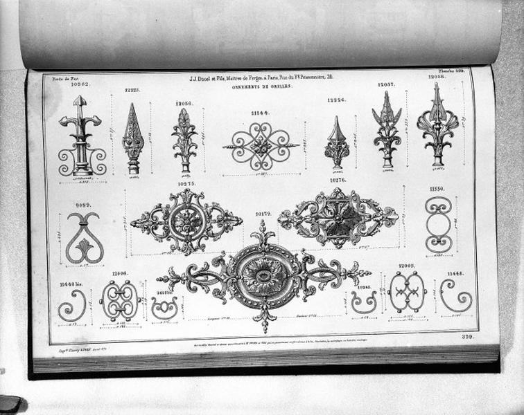 Planche 359 du catalogue de la fonderie d'art Ducel : ornements de grilles.