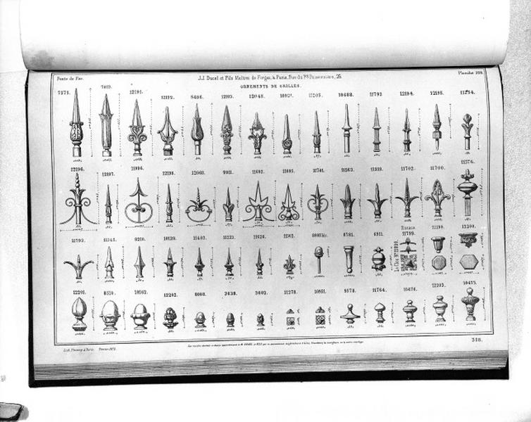 Planche 358 du catalogue de la fonderie d'art Ducel : ornements de grilles.