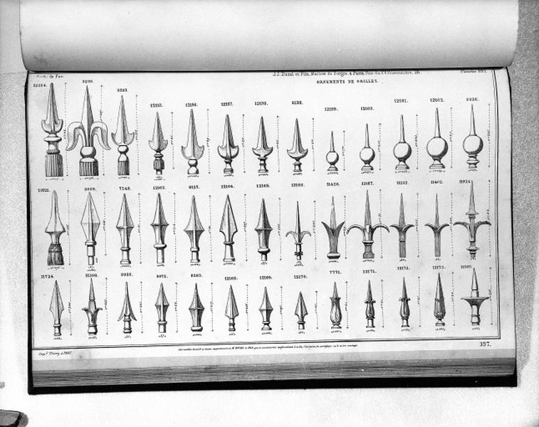 Planche 357 du catalogue de la fonderie d'art Ducel : ornements de grilles.
