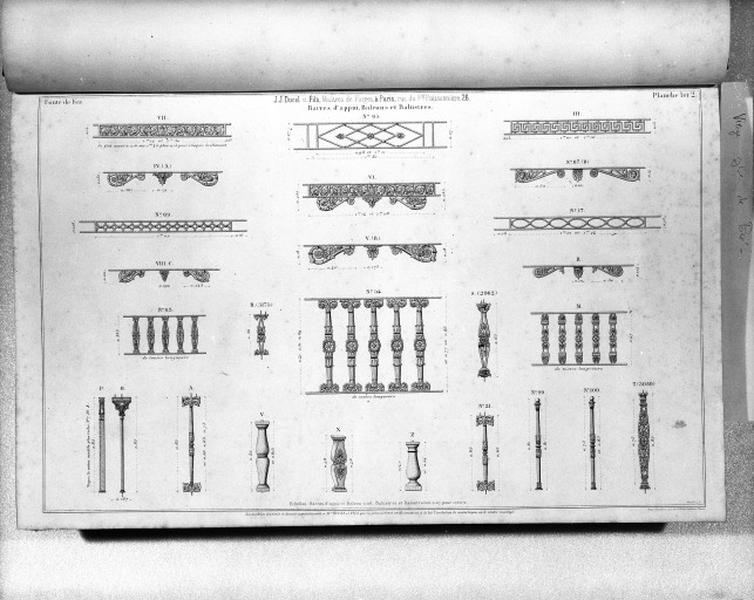 Planches 1 et 2 du catalogue de la fonderie d'art Ducel : barres d'appui, balcons et balustres.
