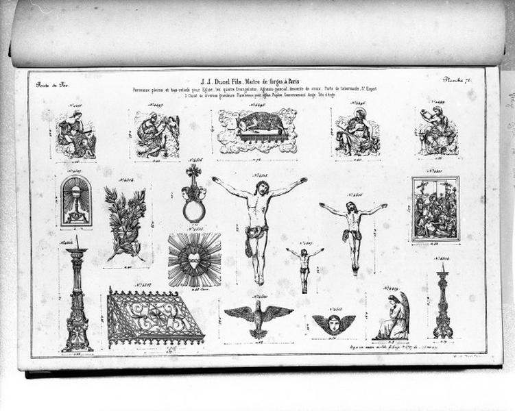 Planche 71 du catalogue de la fonderie d'art Ducel : panneaux pleins et bas-reliefs pour église.