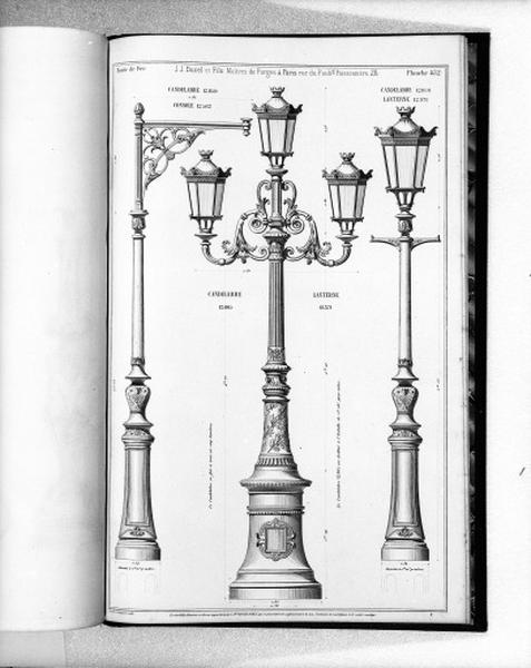 Planche 452 du catalogue de la fonderie d'art Ducel : candélabres, console et lanterne.