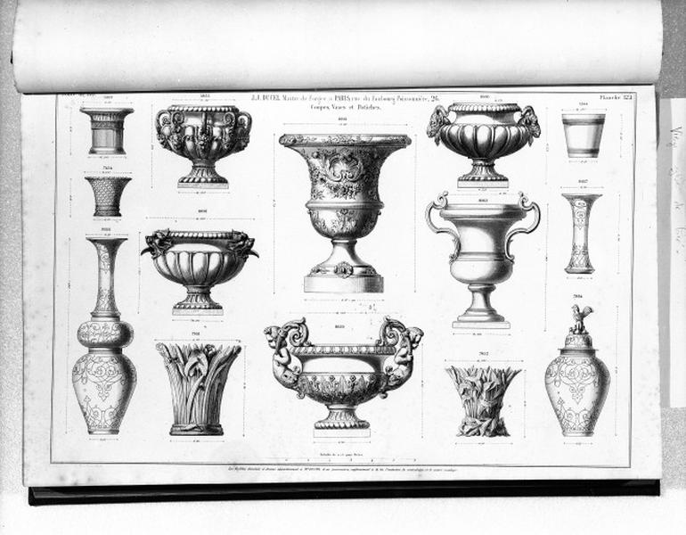 Planche 123 du catalogue de la fonderie d'art Ducel : coupes, vases et potiches.