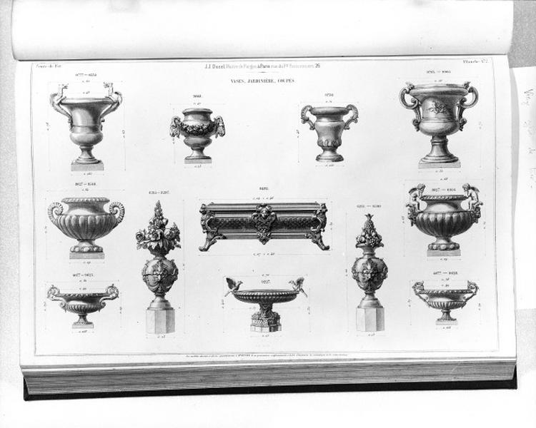 Planche 172 du catalogue de la fonderie d'art Ducel : vases, jardinières, coupes.