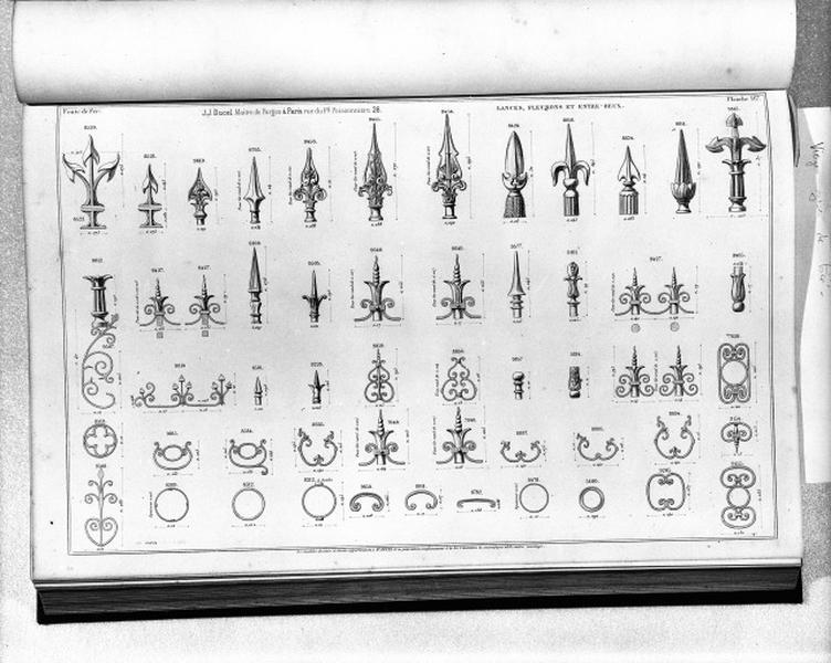 Planche 167 du catalogue de la fonderie d'art Ducel : lances, fleurons et entre-deux.