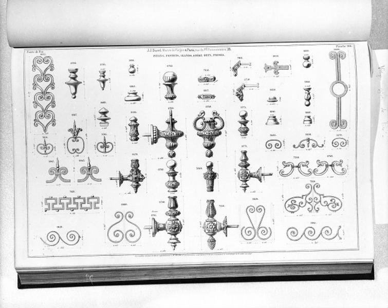 Planche 165 du catalogue de la fonderie d'art Ducel : vasques-fontaines.