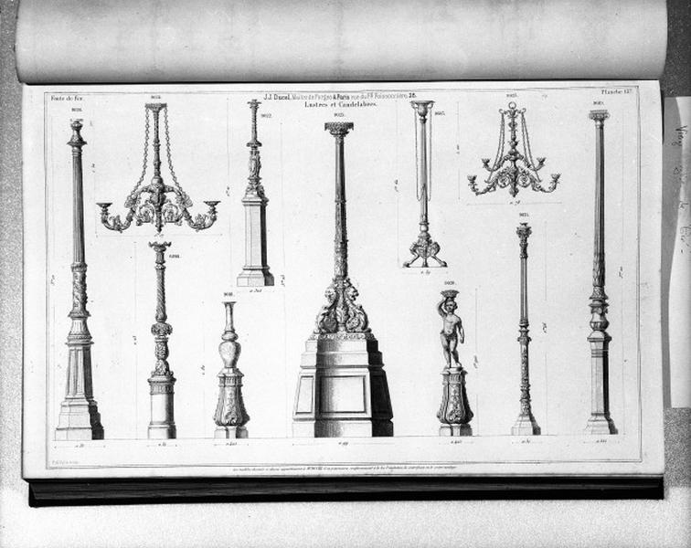 Planche 137 du catalogue de la fonderie d'art Ducel : lustres et candelabres.