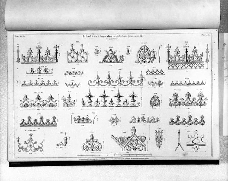 Planche 113 du catalogue de la fonderie d'art Ducel : couronnements.