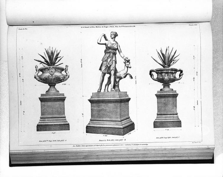 Planche 205 du catalogue de la fonderie d'art Ducel. Statue : Diane à la biche.