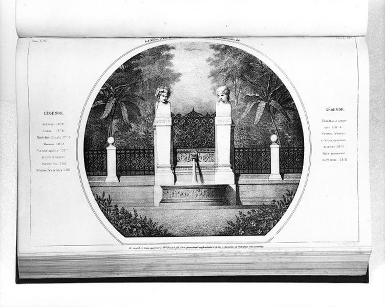 Planche 207 du catalogue de la fonderie d'art Ducel : ensemble constitué des statues d'Antinoüs et d'Ariane, d'un bassin demi-circulaire, d'un mascron, d'un bas-relief appliqué entourant le mascaron, de moulures, d'une balustrade, d'un panneau-mosaïque couronné au milieu, et de boules surmontant les pilastres.