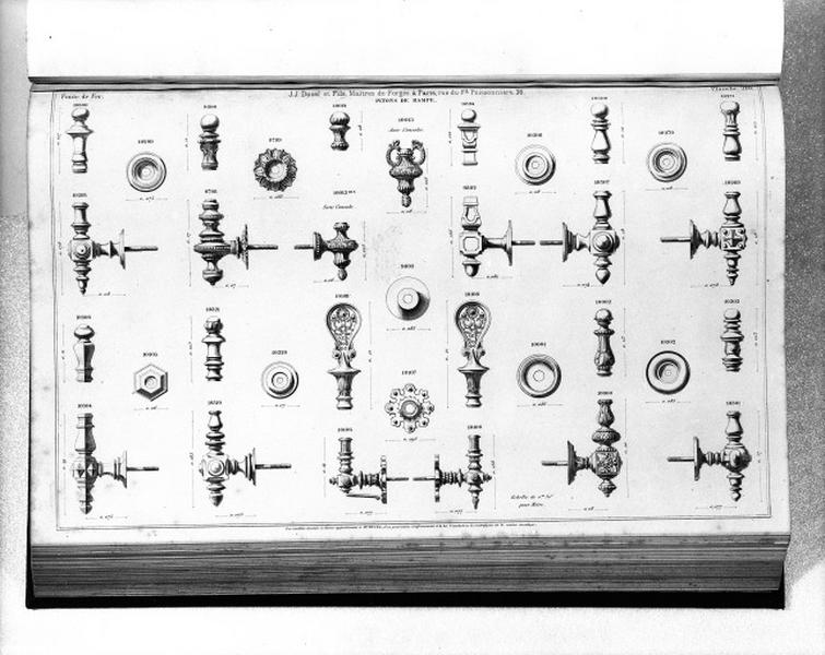 Planche 210 du catalogue de la fonderie d'art Ducel : pitons de rampe.