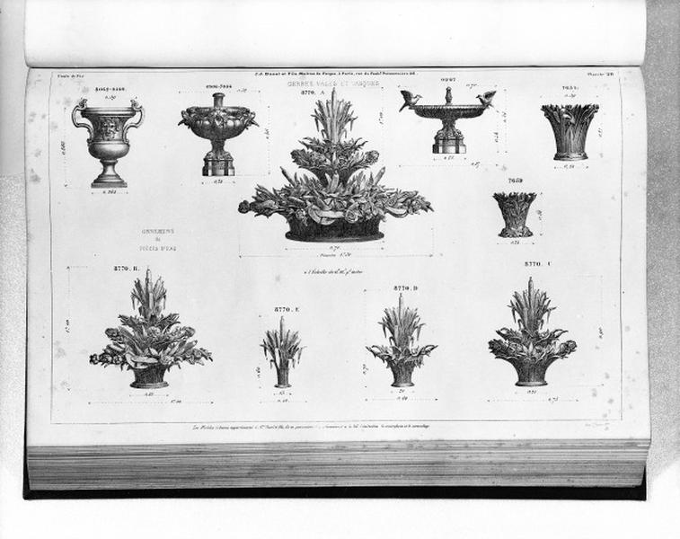 Planche 211 du catalogue de la fonderie d'art Ducel : gerbes vases et vasques.