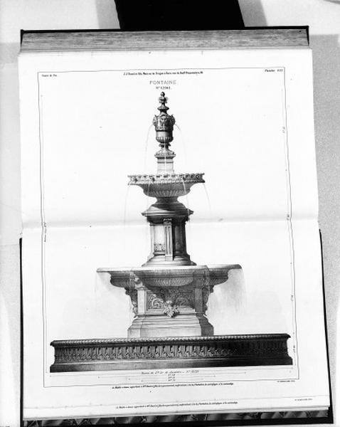 Planche 433 du catalogue de la fonderie d'art Ducel : fontaine.