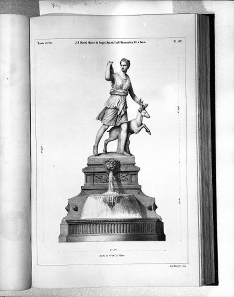 Planche 182 du catalogue de la fonderie d'art Ducel : statue-fontaine.