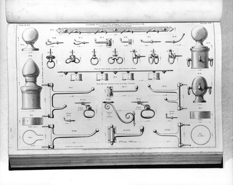 Planche 194 du catalogue de la fonderie d'art Ducel : cuivreries pour sellerie ou écurie.