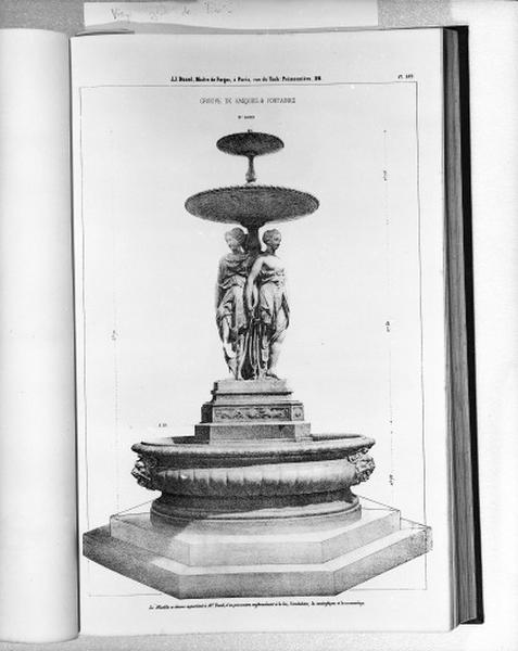 Planche 159 du catalogue de la fonderie d'art Ducel : groupe de vasques et fontaines.