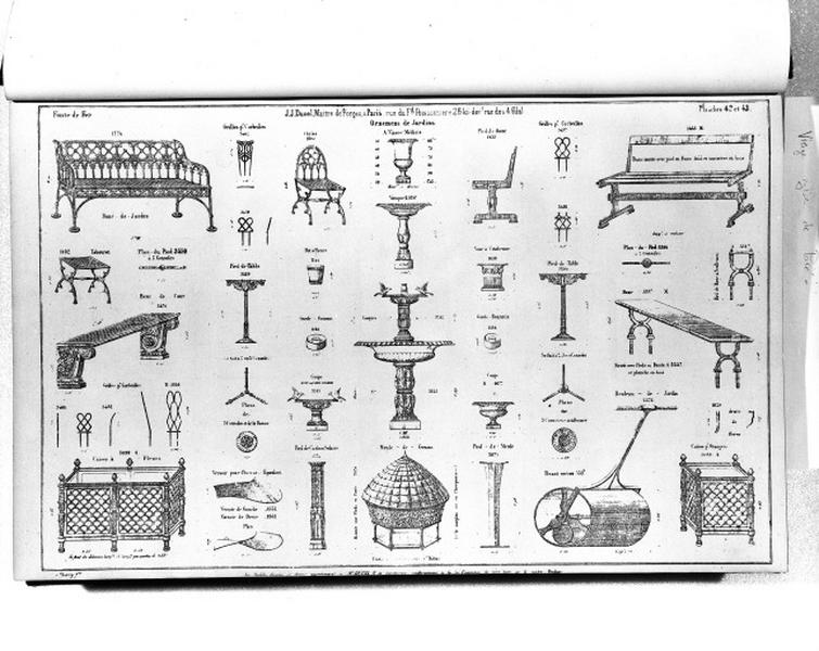 Planches 42 et 43 du catalogue de la fonderie d'art Ducel : ornements de jardins.