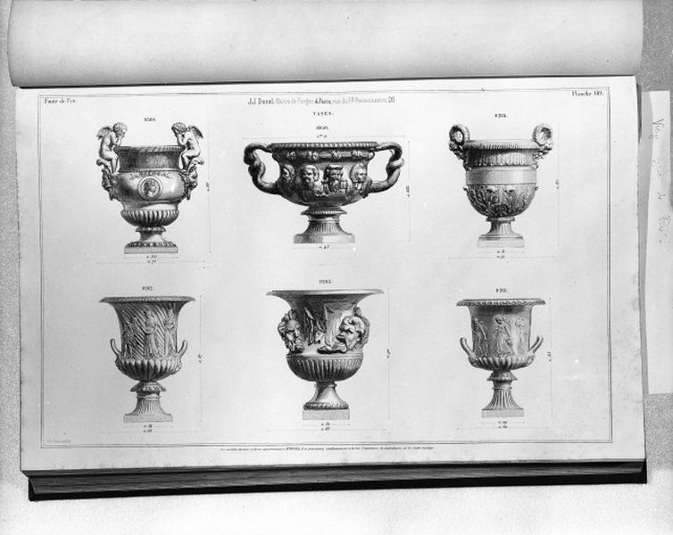 Planche 149 du catalogue de la fonderie d'art Ducel : vases.