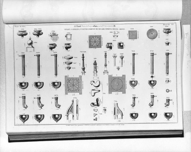 Planche 157 du catalogue de la fonderie d'art Ducel : tuyaux cannelés, cuvettes, tampons de regard, syphons, chasse-roues.