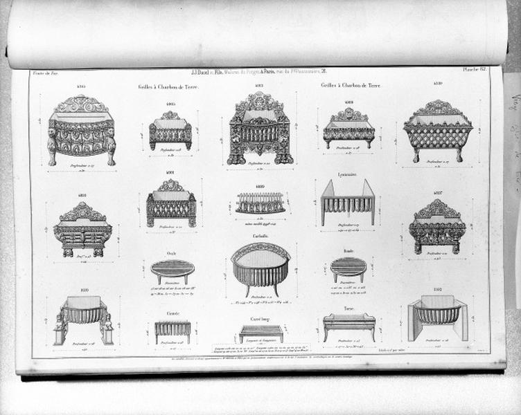 Planche 82 du catalogue de la fonderie d'art Ducel : grilles à charbon de terre.