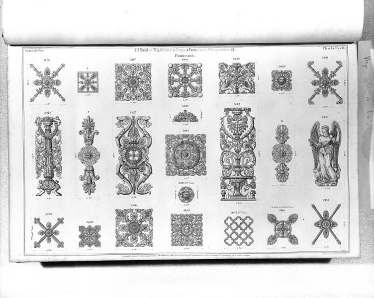 Planches 9 et 10 du catalogue de la fonderie d'art Ducel : panneaux.