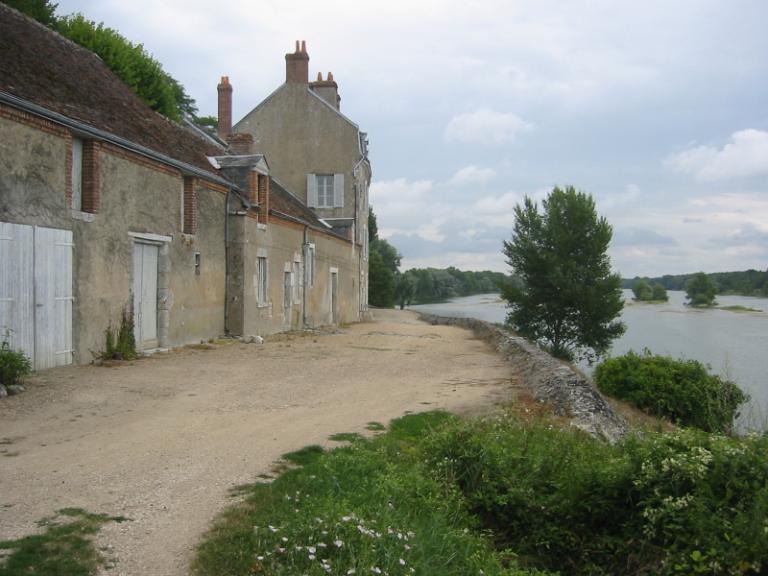 La propriété de la Grande Mouche et l'entrée de la cale en bas à droite. Vue prise vers l'amont.
