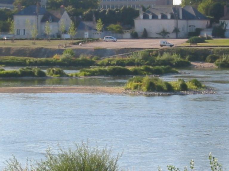 Vue d'ensemble prise de la rive gauche.